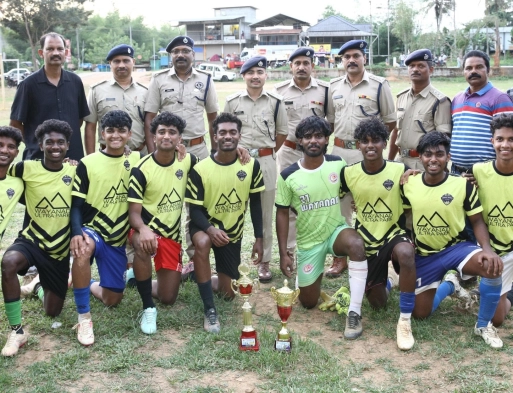ലഹരിക്കെതിരെയുള്ള വയനാട് പോലീസിന്റെ 'നോക്ക് ഔട്ട് ഡ്രഗ്സ്' ഫുട്ബോള്‍ കാര്‍ണിവലിന് വള്ളിയൂര്‍ക്കാവ് ഗ്രൗണ്ടില്‍ സമാപനം