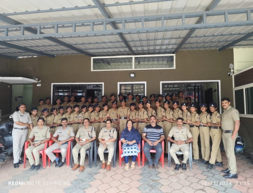 പോലീസ് സ്റ്റേഷനുകൾ സന്ദർശിച്ച് കുട്ടി പോലീസ്